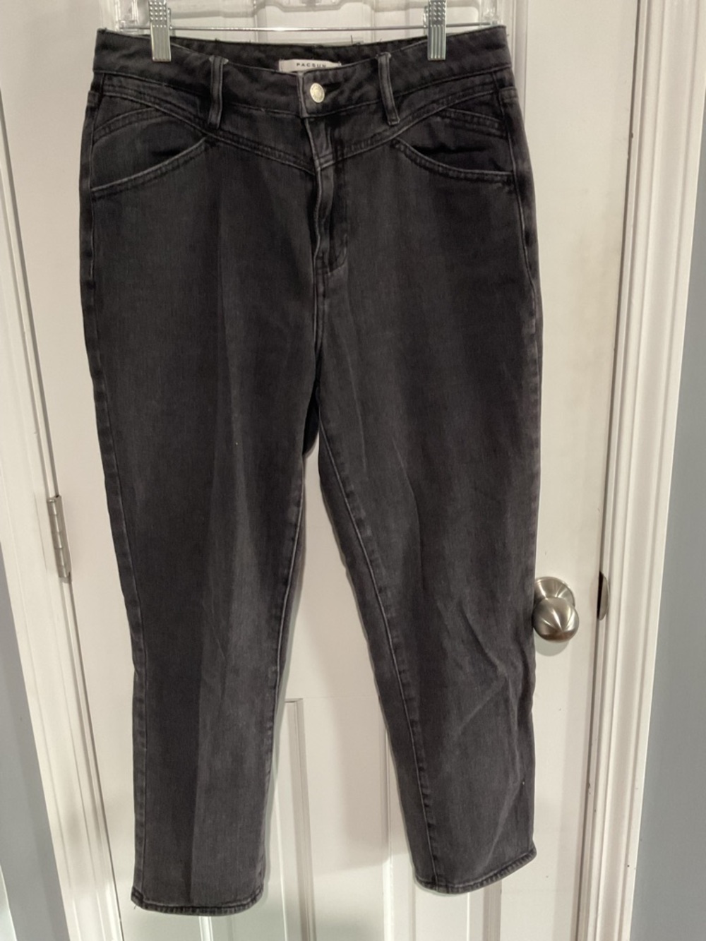PAC Sun Mom Jean Black High-Rise Women’s Jeans. Size 28. Excellent condition.